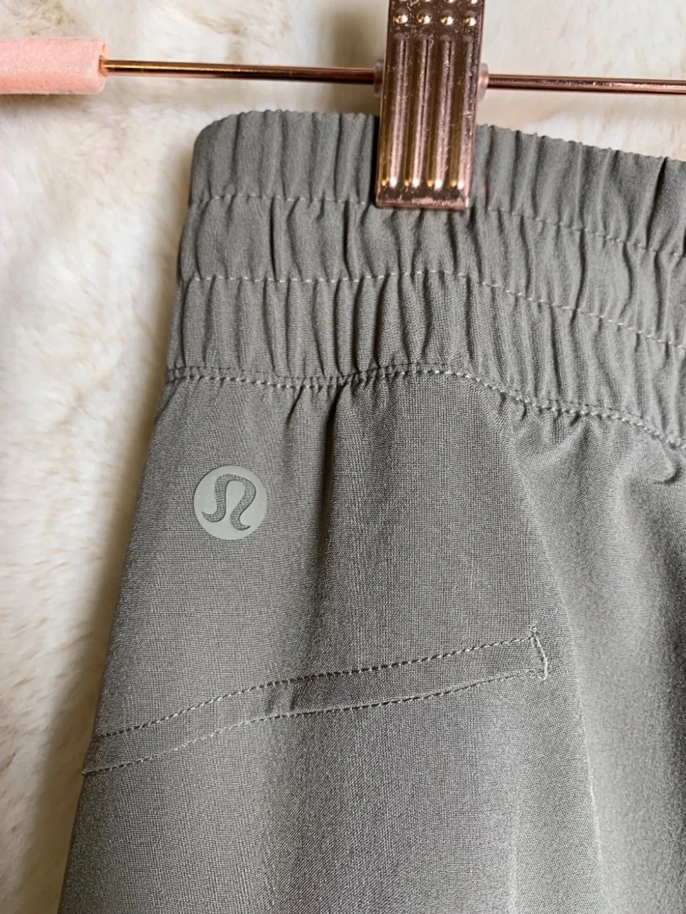 Lululemon grey athletic pant-loose fit elastic waist sz 6